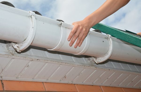 Gutter Reattachment in Huntersville