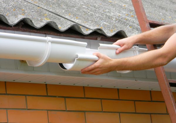 Gutter Hanging in Huntersville